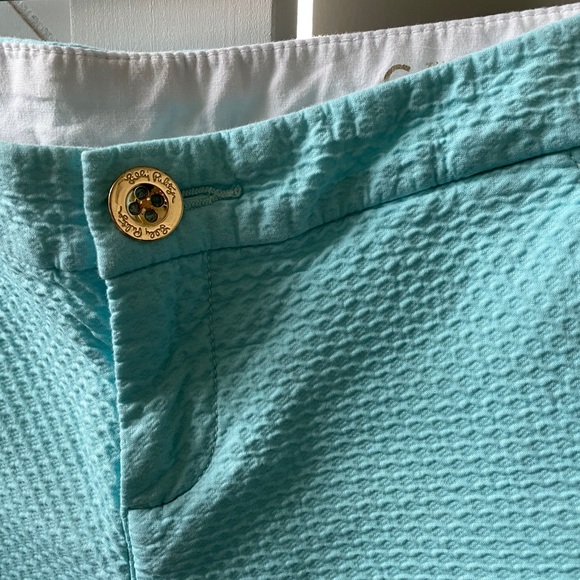 NWOT Lilly Pulitzer Buttercup 5” stretch short - Picture 4 of 4